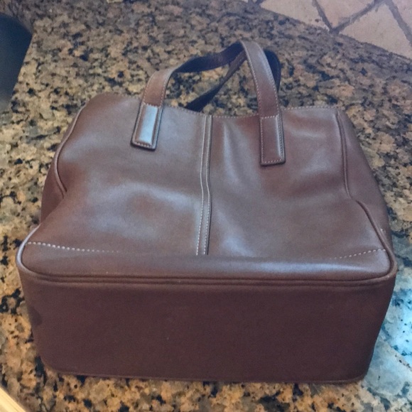 Beautifully made supple leather Coach tote - Picture 5 of 8